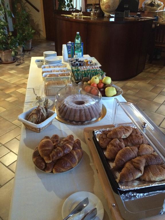 Hotel Ristorante Villa Pegaso San Pietro Infine Bagian luar foto