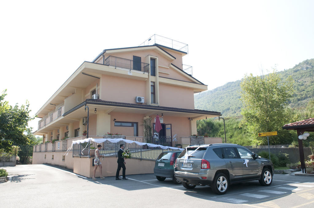 Hotel Ristorante Villa Pegaso San Pietro Infine Bagian luar foto